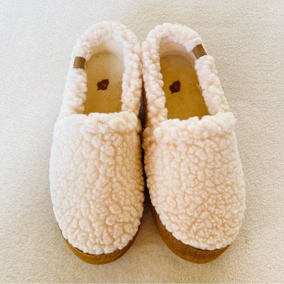 ACORN CLASSIC MOCCASIN SHERPA SLIPPERS INDOOR OUTDOOR  SIZE 8/9 BUFF NWT - Picture 2 of 8
